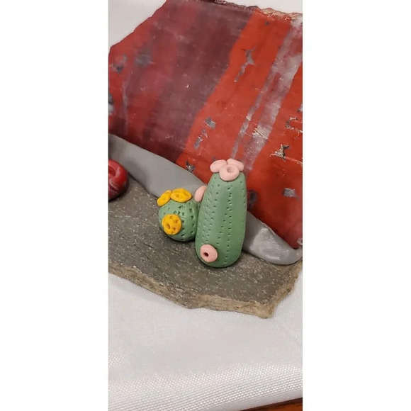 Southwestern Native Clay Figurine On Slate And Jasper Signed By J.K. SEVERSON - Picture 9 of 15